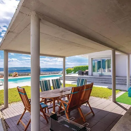 別荘 Awesome Home In Crikvenica With Wifi
