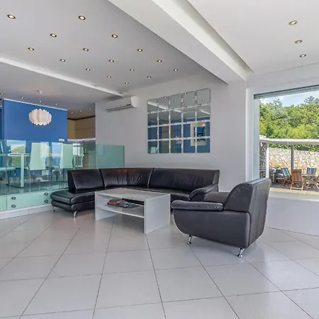 別荘 Awesome Home In Crikvenica With Wifi *