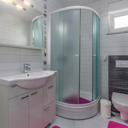 Awesome Home In Crikvenica With Wifi *