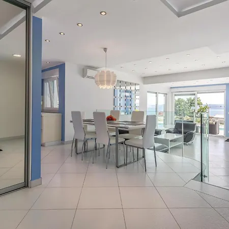 Awesome Home In Crikvenica With Wifi 別荘
